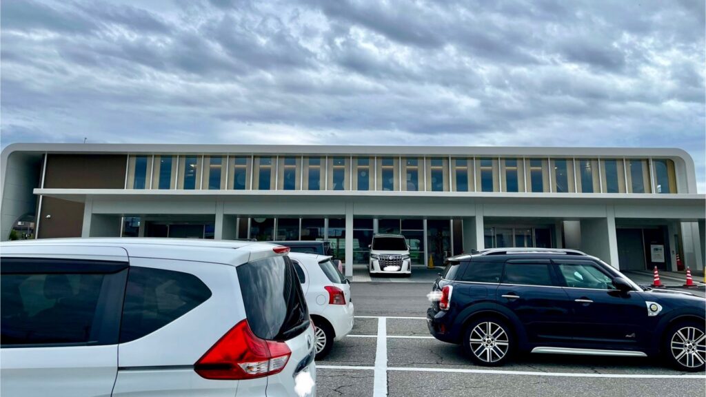 アカリエ　駐車場