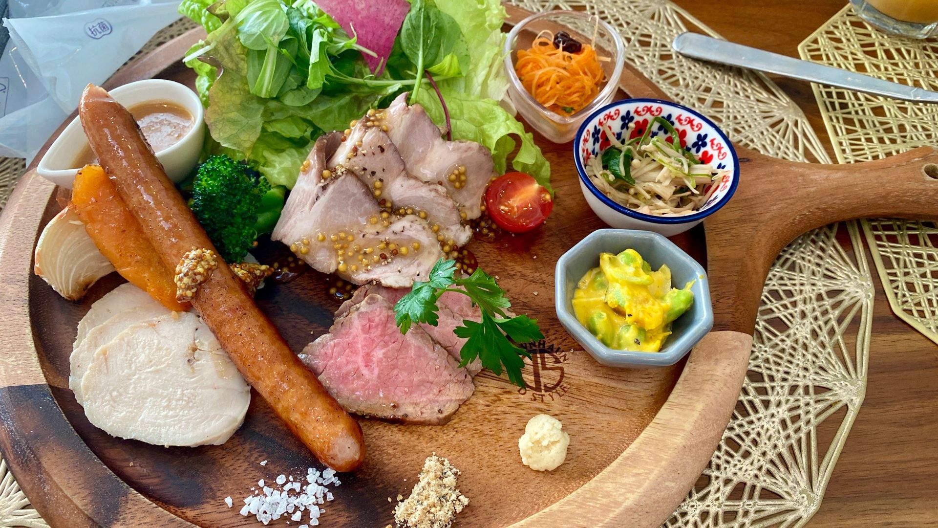 ニクエデン　ランチ